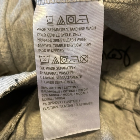 AnyBody pajamas Sz L - Picture 8 of 9